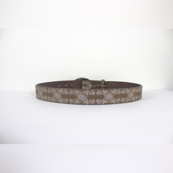 Beige Sueded Belt with Silver Embossed Floral Pattern and an Oval Silver Buckle - Picture 7 of 9